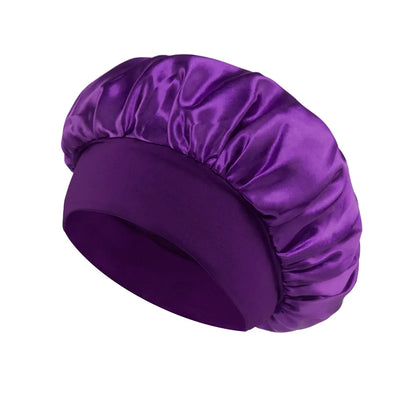 Un bonnet en satin